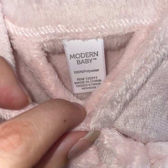 Bunny robe includes 3 washcloths brand new super cute and soft 0-9 months - Picture 3 of 7